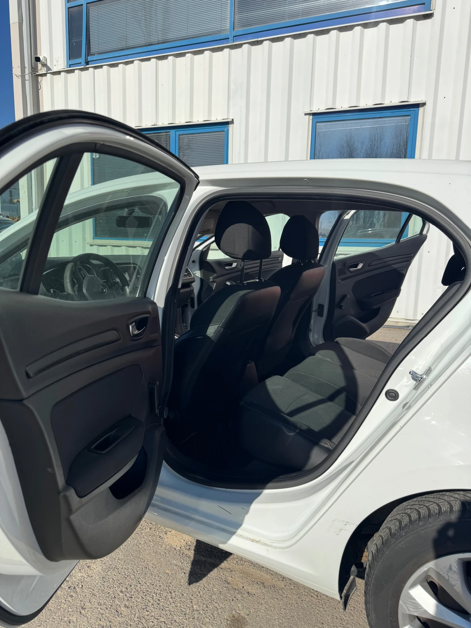 Renault Megane 1.5 dci, снимка 7 - Автомобили и джипове - 53795159