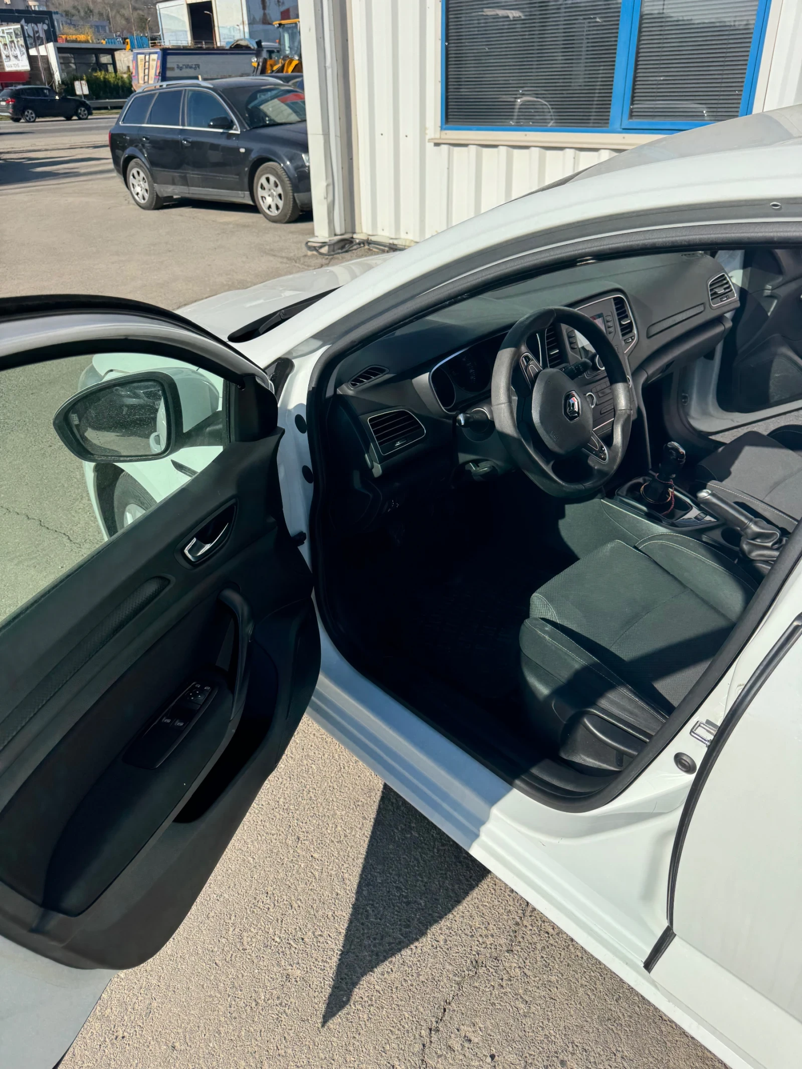 Renault Megane 1.5 dci, снимка 8 - Автомобили и джипове - 53795159