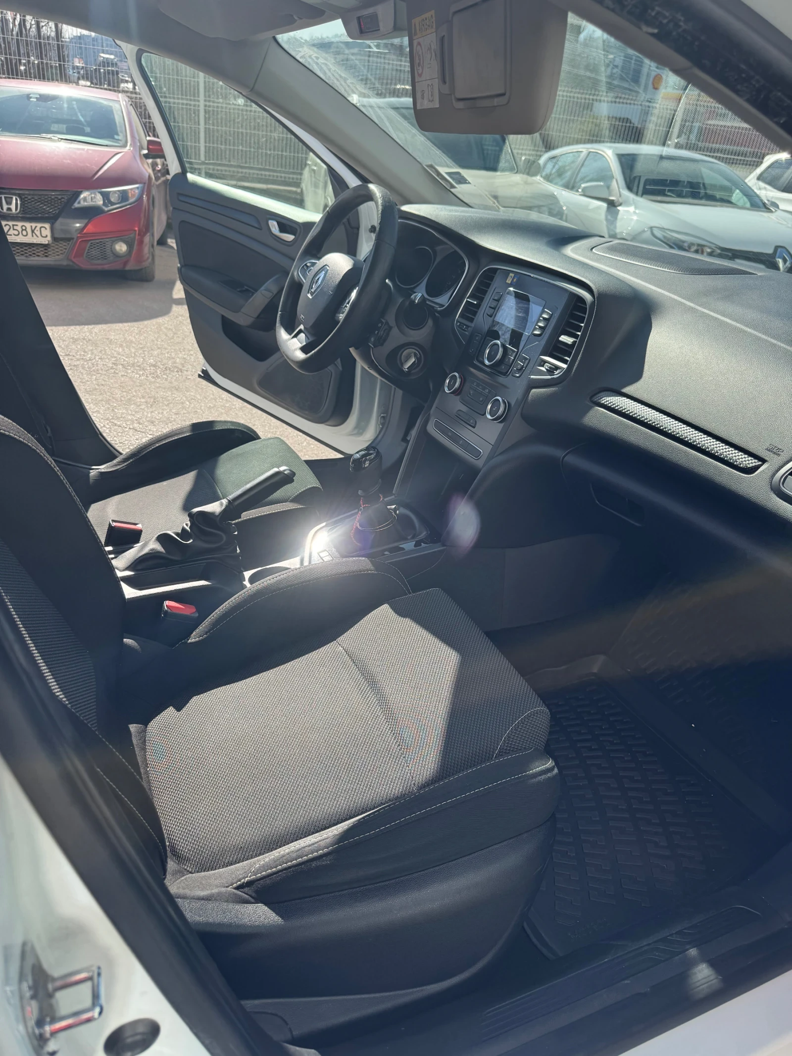 Renault Megane 1.5 dci, снимка 11 - Автомобили и джипове - 53795159