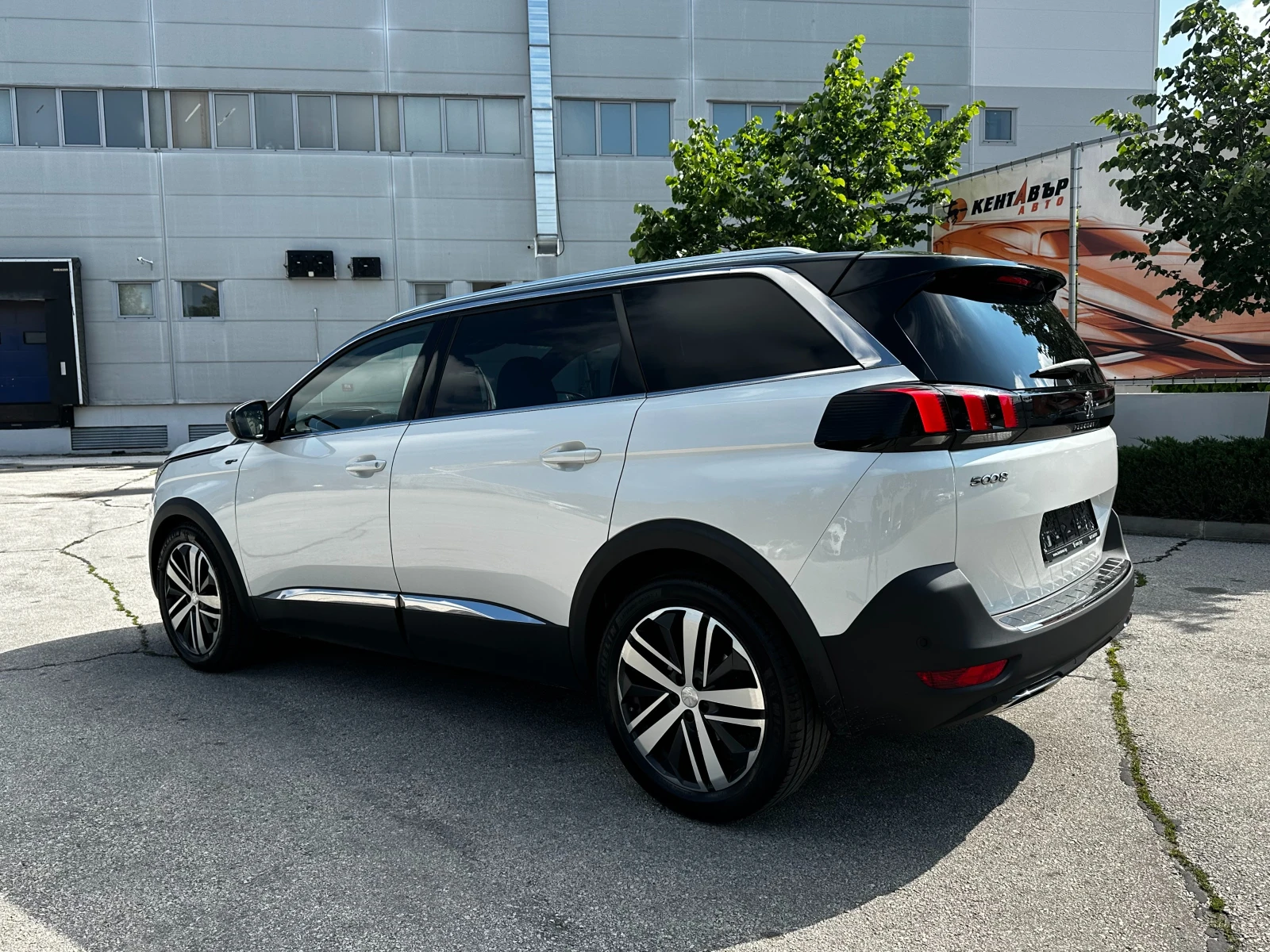 Peugeot 5008 2.0d GT line/Абсолютно всички екстри!/ГАРАНЦИЯ, снимка 3 - Автомобили и джипове - 54834797