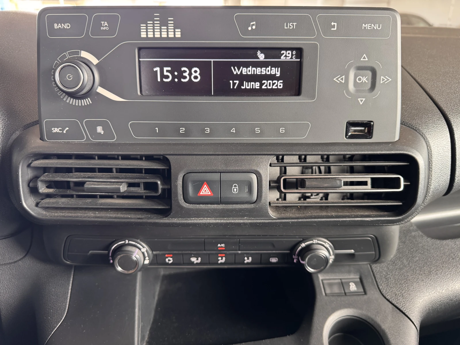 Citroen Berlingo LIVE/1.5BLUEHDI/100K.C./5MT/N1, снимка 12 - Автомобили и джипове - 55123443