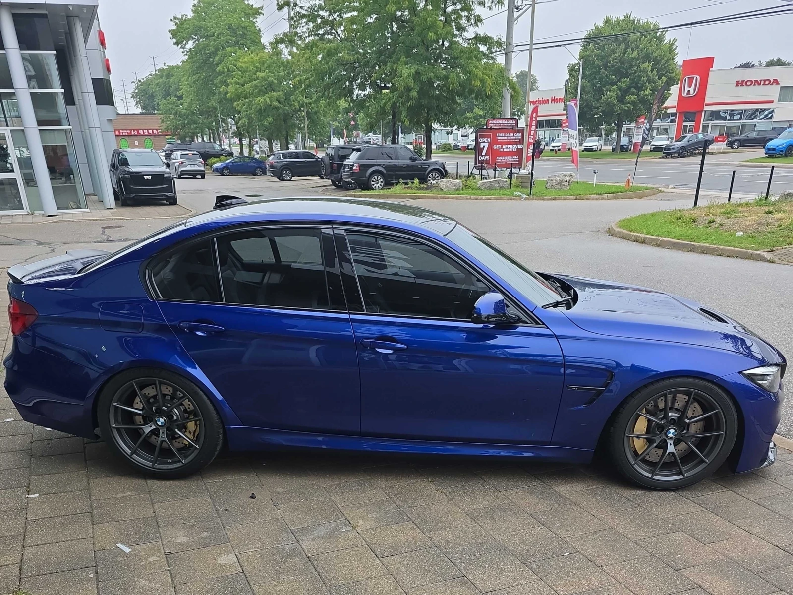 BMW M3 * CS Sedan * АВТОКРЕДИТ БЕЗ ПЪРВОНАЧАЛНА ВНОСКА* , снимка 17 - Автомобили и джипове - 55900121