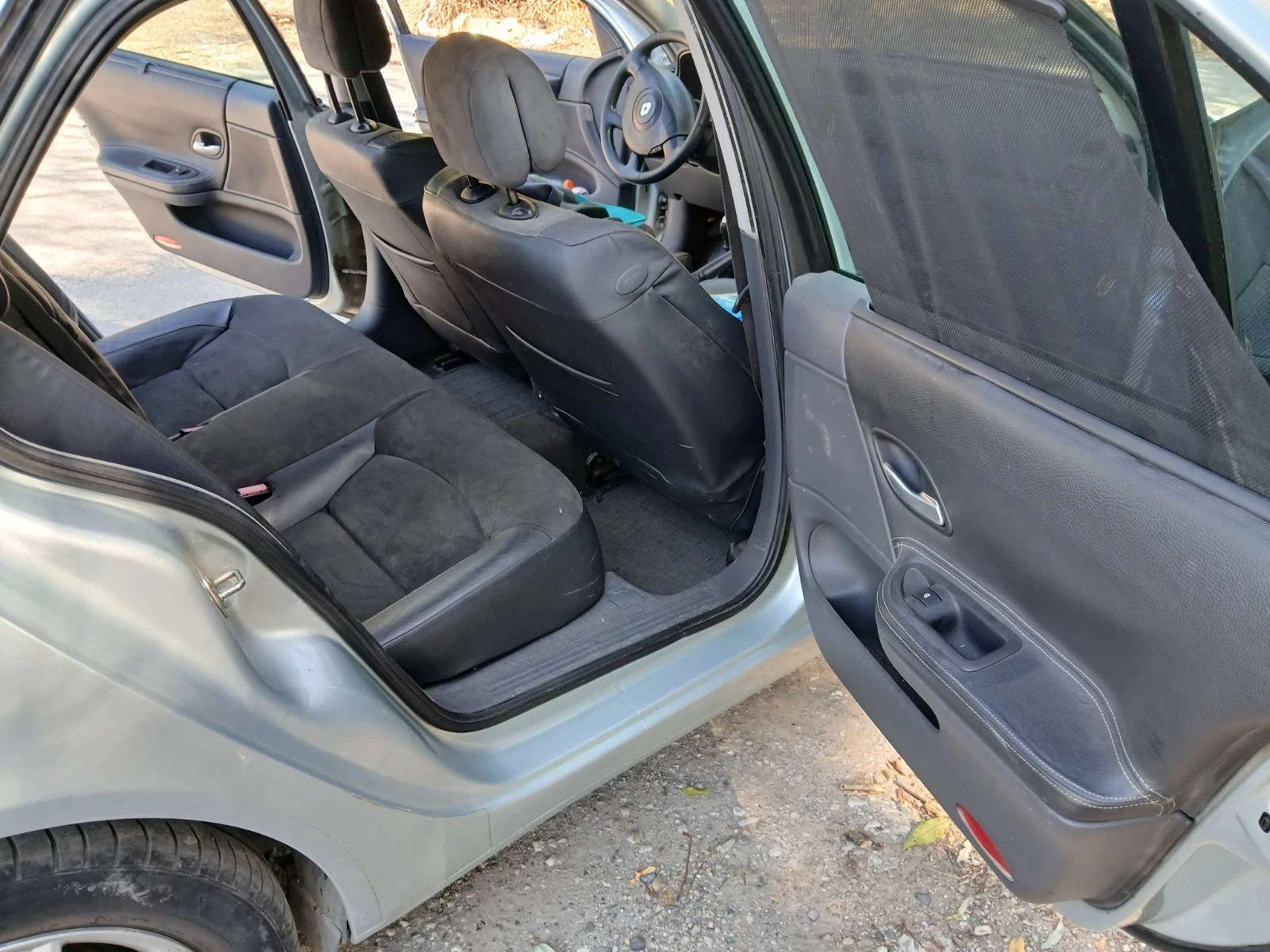 Renault Laguna 2.0T, снимка 7 - Автомобили и джипове - 56037677