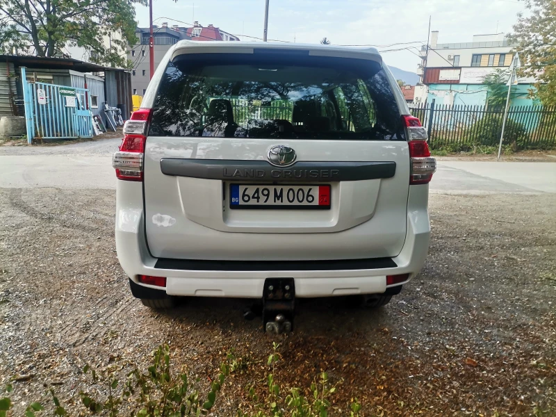 Toyota Land cruiser 2.8 D4D , снимка 10 - Автомобили и джипове - 48200207