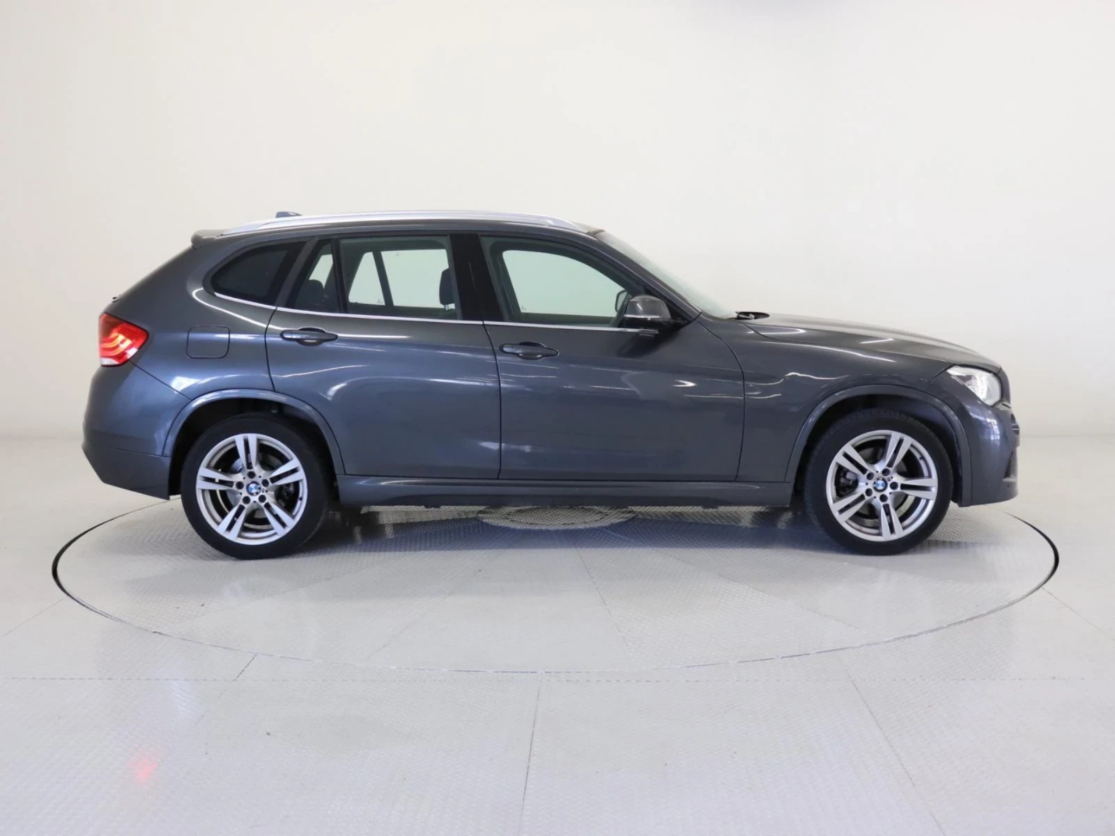 BMW X1 2.0D - изображение 3