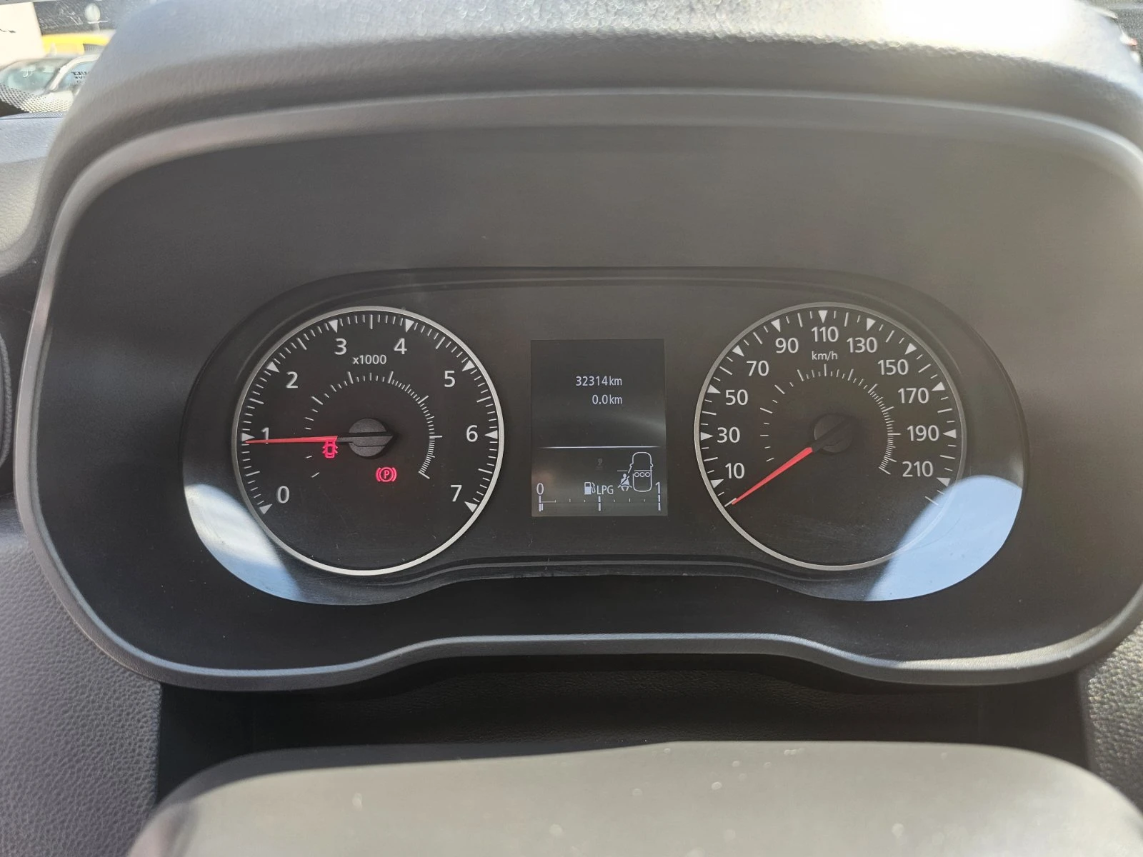 Dacia Duster 1.0 TCe 90 Stop&Start LPG 4x2 - изображение 8