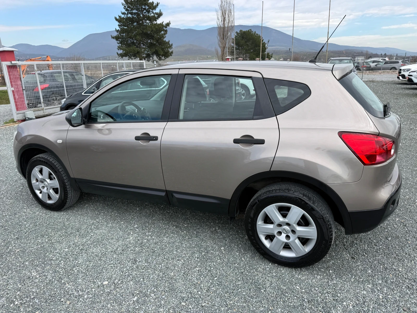 Nissan Qashqai (KATO НОВА), снимка 9 - Автомобили и джипове - 53513022