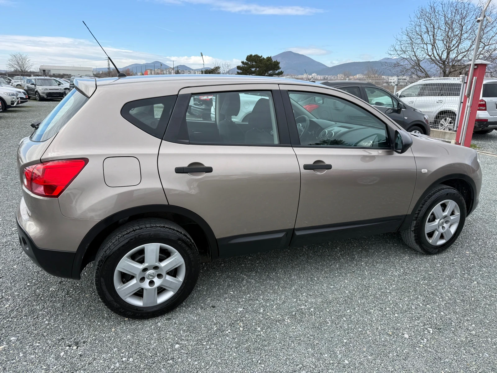 Nissan Qashqai (KATO НОВА), снимка 5 - Автомобили и джипове - 53513022