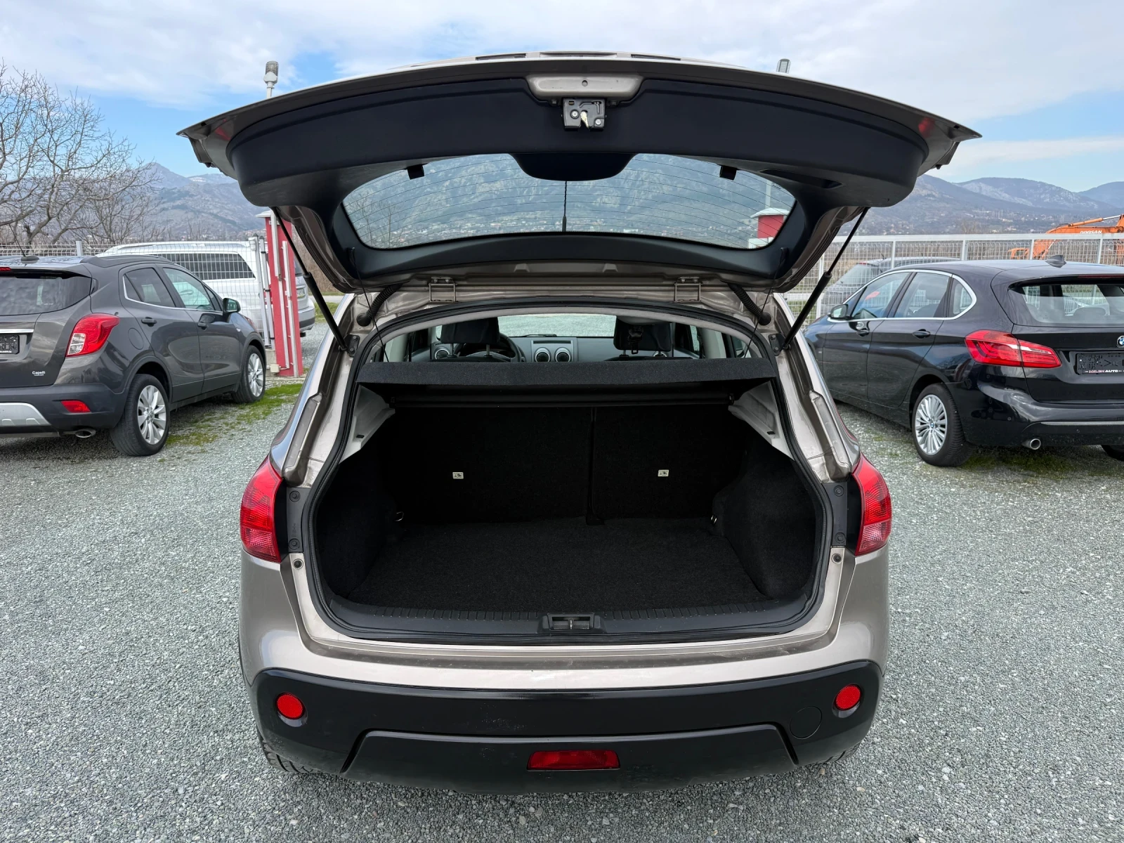 Nissan Qashqai (KATO НОВА), снимка 13 - Автомобили и джипове - 53513022