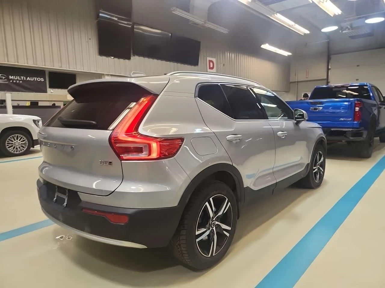 Volvo XC40 PLUS DARK THEME| 360| PANO| 2 КЛЮЧА| CARFAX, снимка 3 - Автомобили и джипове - 53963669