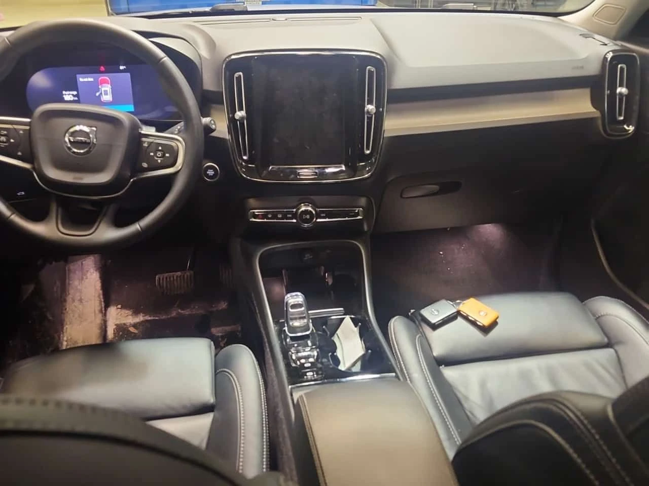 Volvo XC40 PLUS DARK THEME| 360| PANO| 2 КЛЮЧА| CARFAX, снимка 10 - Автомобили и джипове - 53963669