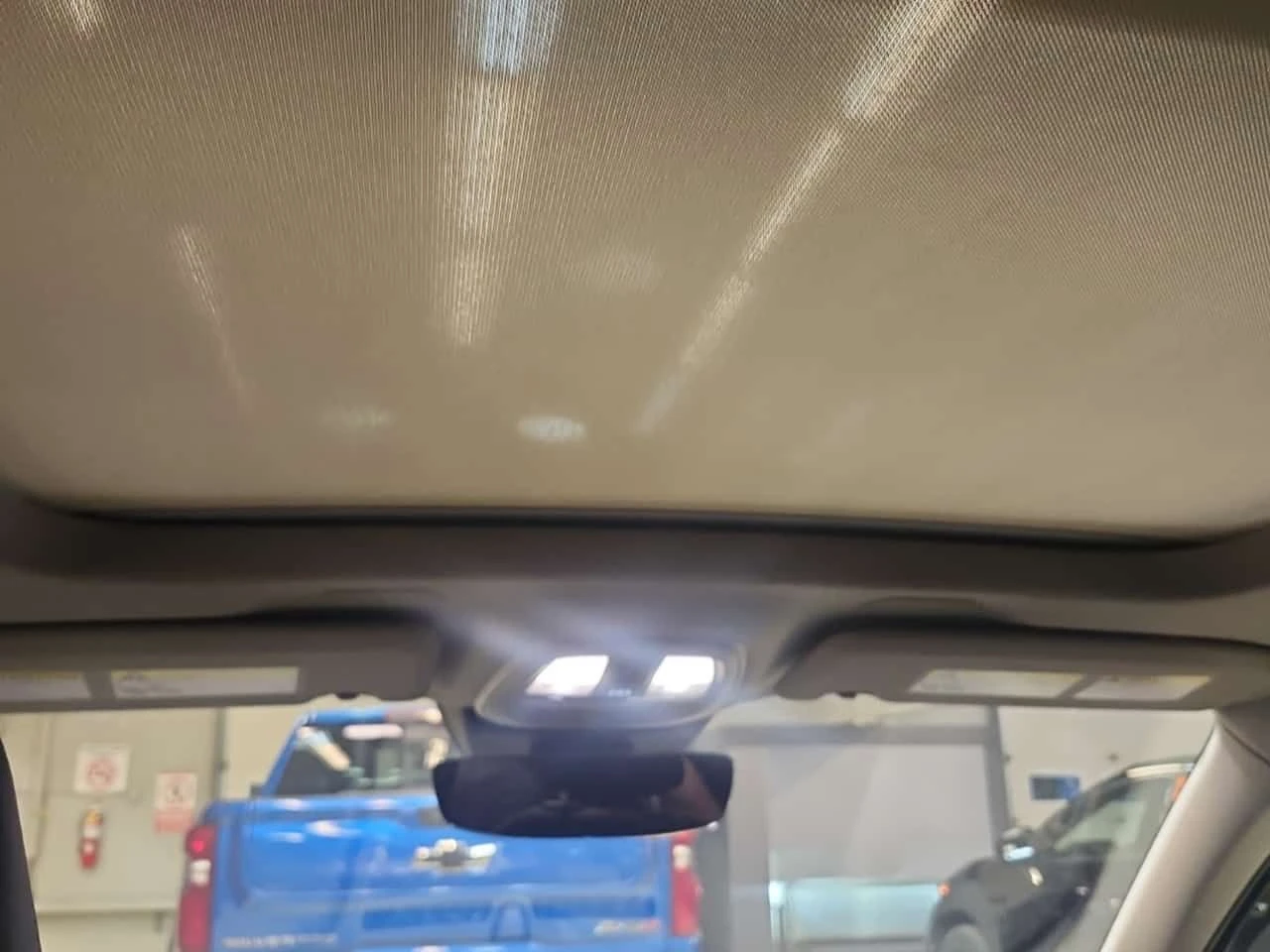 Volvo XC40 PLUS DARK THEME| 360| PANO| 2 КЛЮЧА| CARFAX, снимка 13 - Автомобили и джипове - 53963669