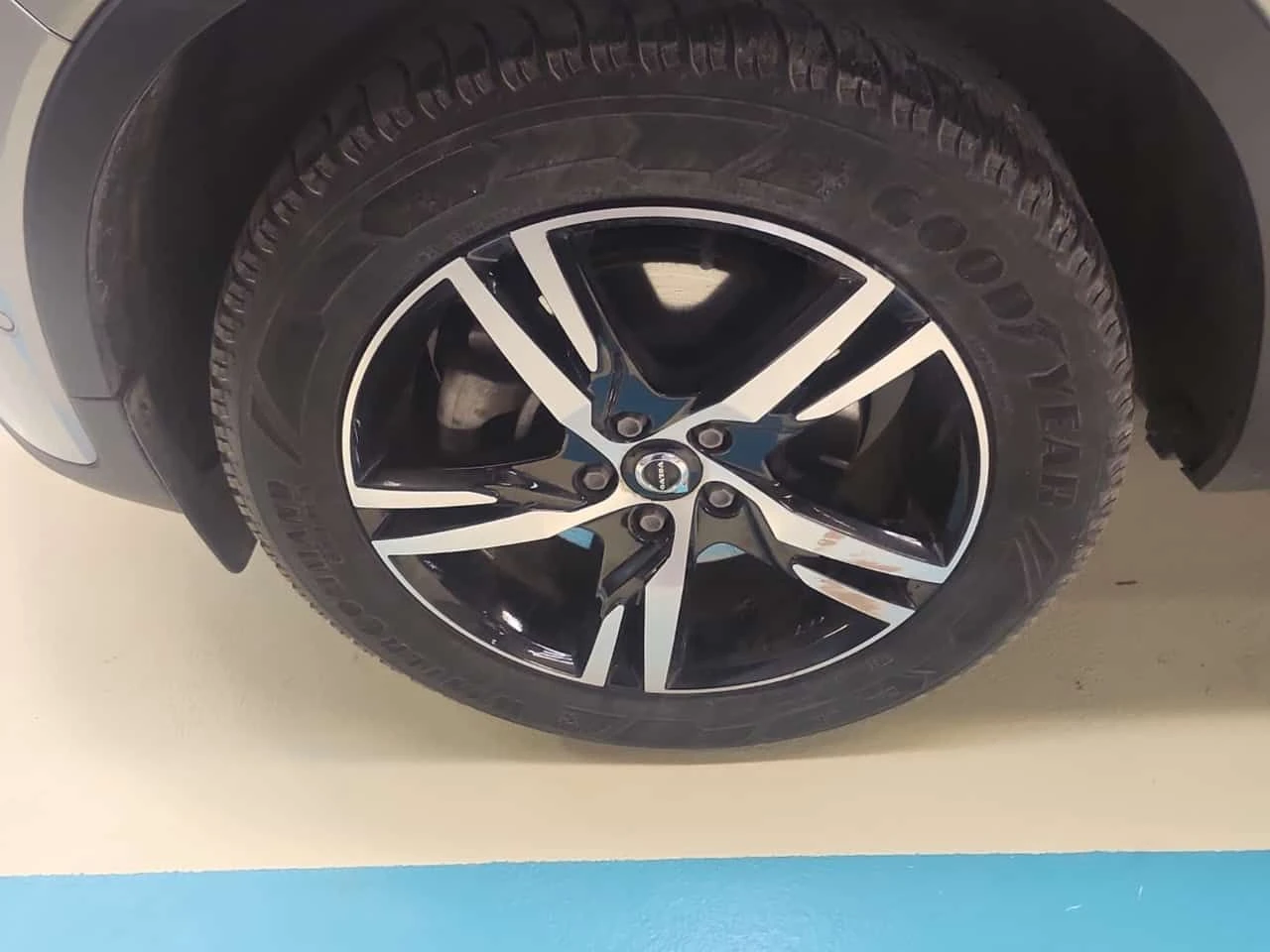 Volvo XC40 PLUS DARK THEME| 360| PANO| 2 КЛЮЧА| CARFAX, снимка 6 - Автомобили и джипове - 53963669