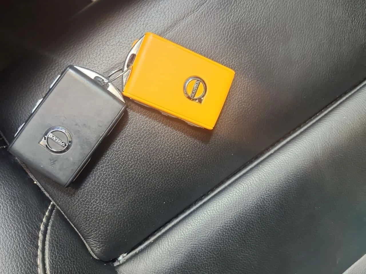 Volvo XC40 PLUS DARK THEME| 360| PANO| 2 КЛЮЧА| CARFAX, снимка 8 - Автомобили и джипове - 53963669