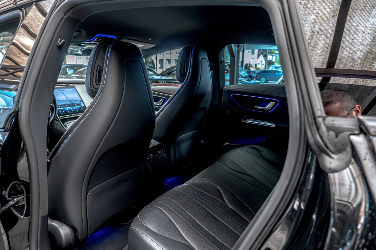 Mercedes-Benz EQE 300/AMG Line/Ambient/Night Packet/Dynamic Packet/, снимка 8 - Автомобили и джипове - 54598826