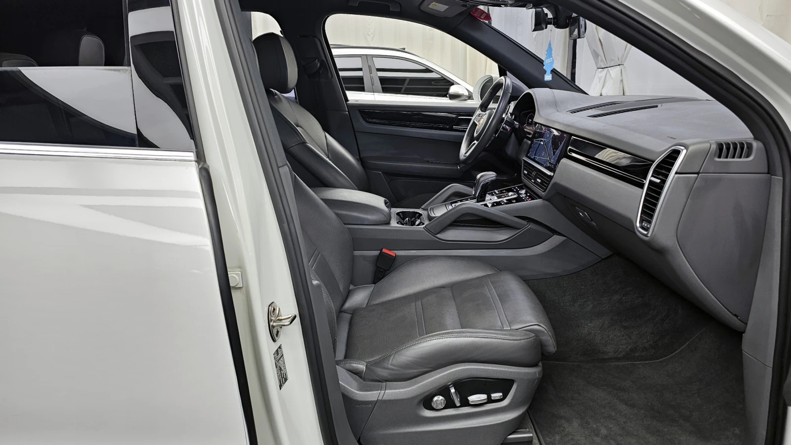 Porsche Cayenne ЕЛ. БАГАЖНИК* ПОДГРЕВ ВОЛАН* ЛЮК* КРАЙНА ЦЕНА, снимка 11 - Автомобили и джипове - 56186988