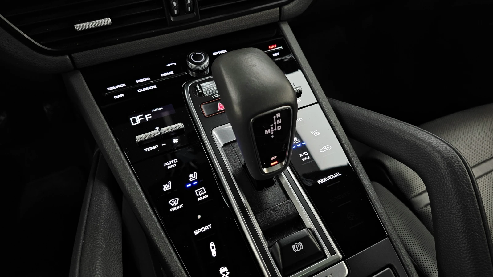 Porsche Cayenne ЕЛ. БАГАЖНИК* ПОДГРЕВ ВОЛАН* ЛЮК* КРАЙНА ЦЕНА, снимка 9 - Автомобили и джипове - 56186988