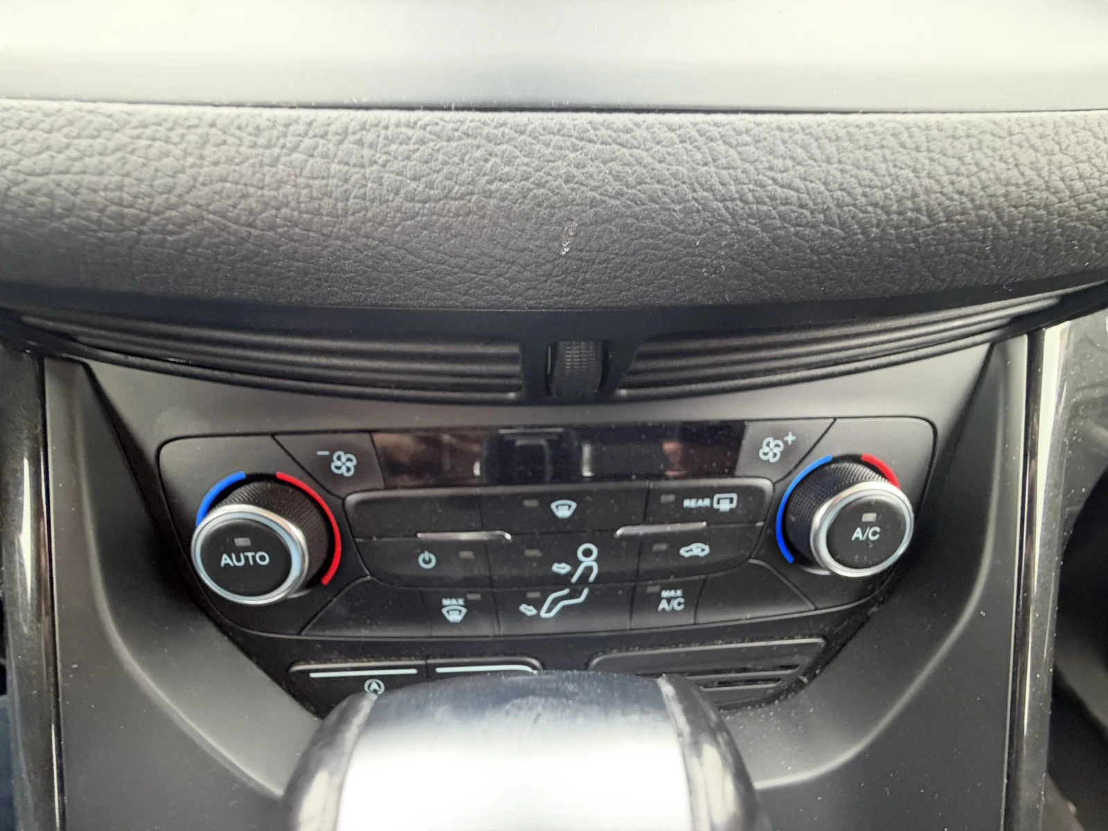 Ford Kuga EcoBoost, снимка 11 - Автомобили и джипове - 56481391