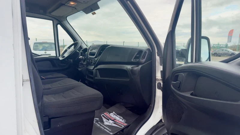 Iveco 35s13  / 3.0 дизел / Автоматик / Климатик, снимка 9 - Бусове и автобуси - 52213776