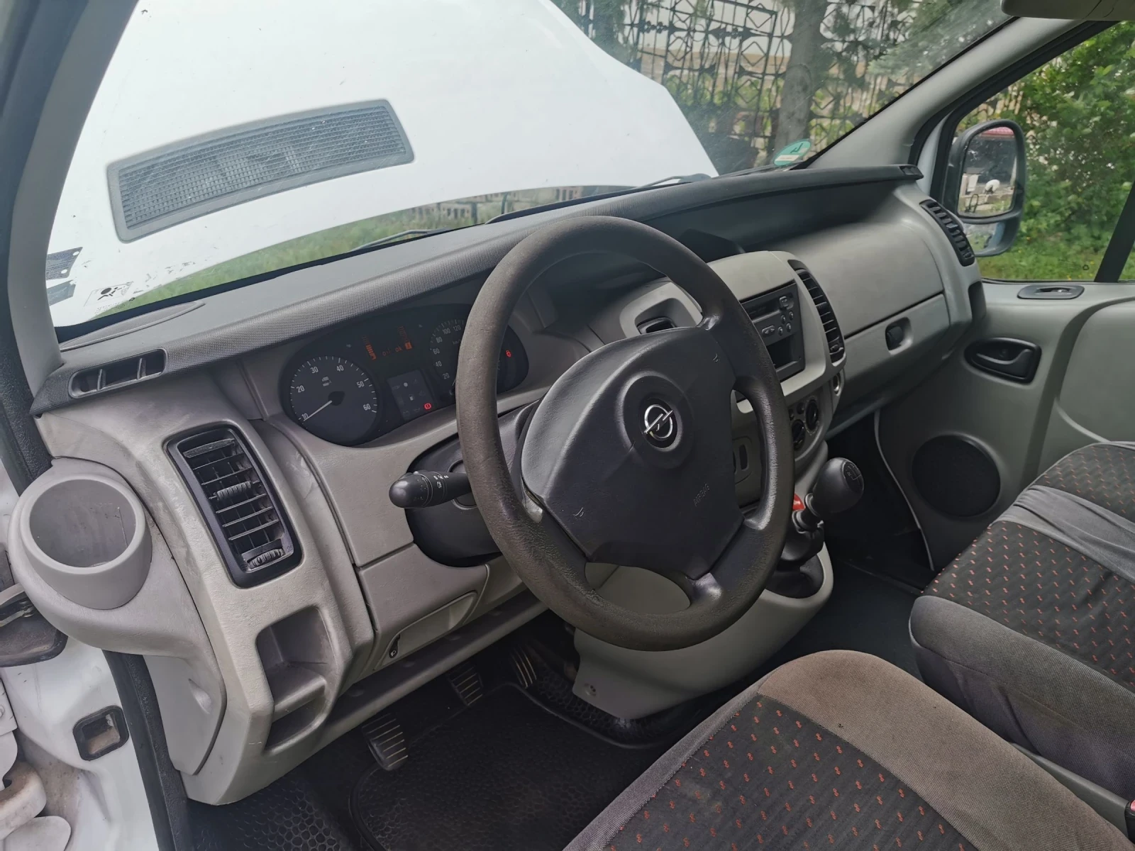 Opel Vivaro 1.9 DCI, 100 кс, снимка 10 - Бусове и автобуси - 54573532