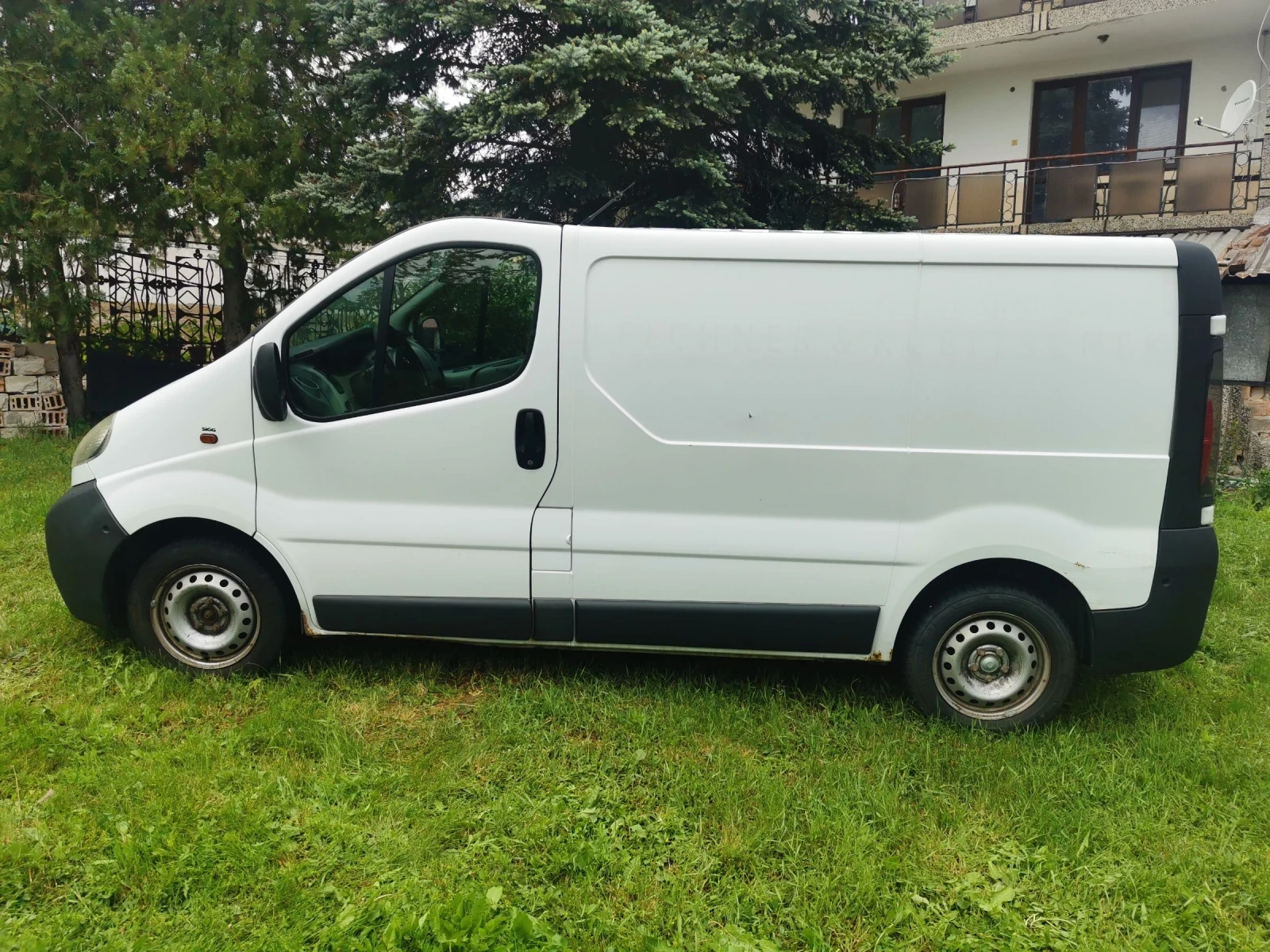 Opel Vivaro 1.9 DCI, 100 кс, снимка 8 - Бусове и автобуси - 54573532