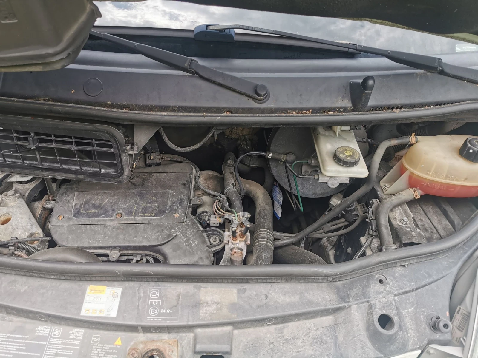 Opel Vivaro 1.9 DCI, 100 кс, снимка 13 - Бусове и автобуси - 54573532
