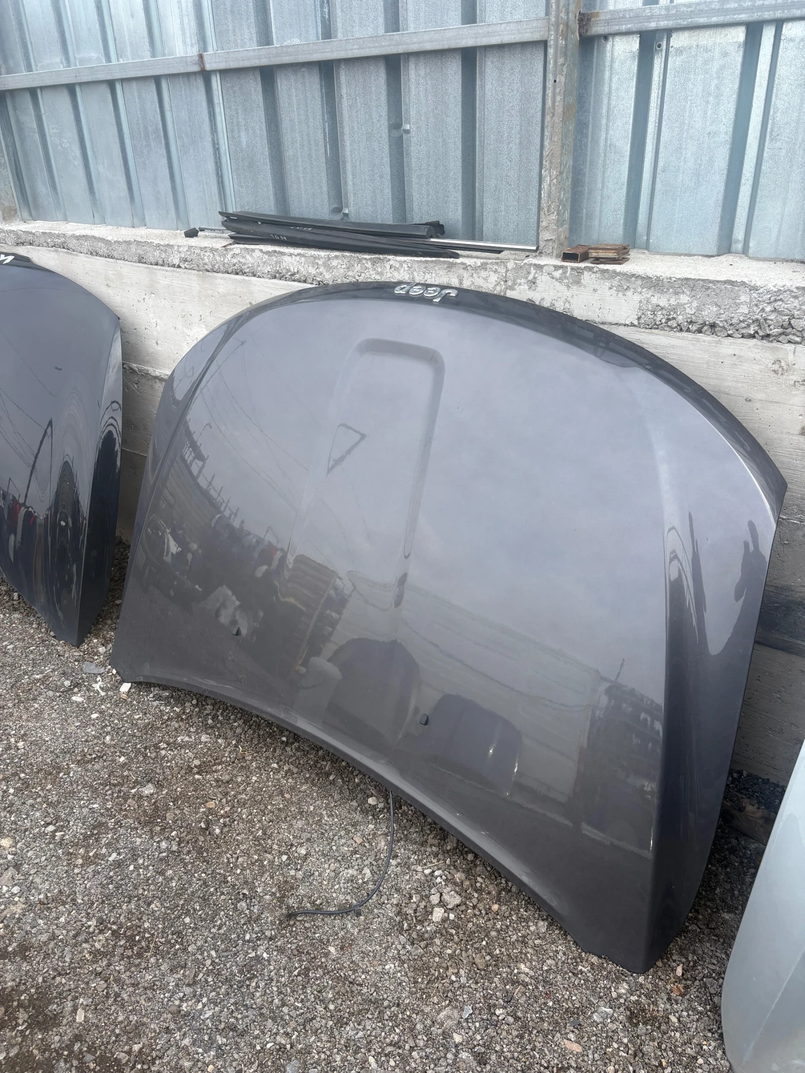 Преден капак за Jeep Grand Cherokee 2014-2020год., снимка 2 - Части - 56039292