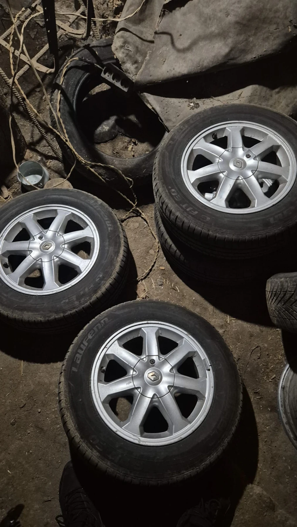 Гуми с джанти Други 165/65R15