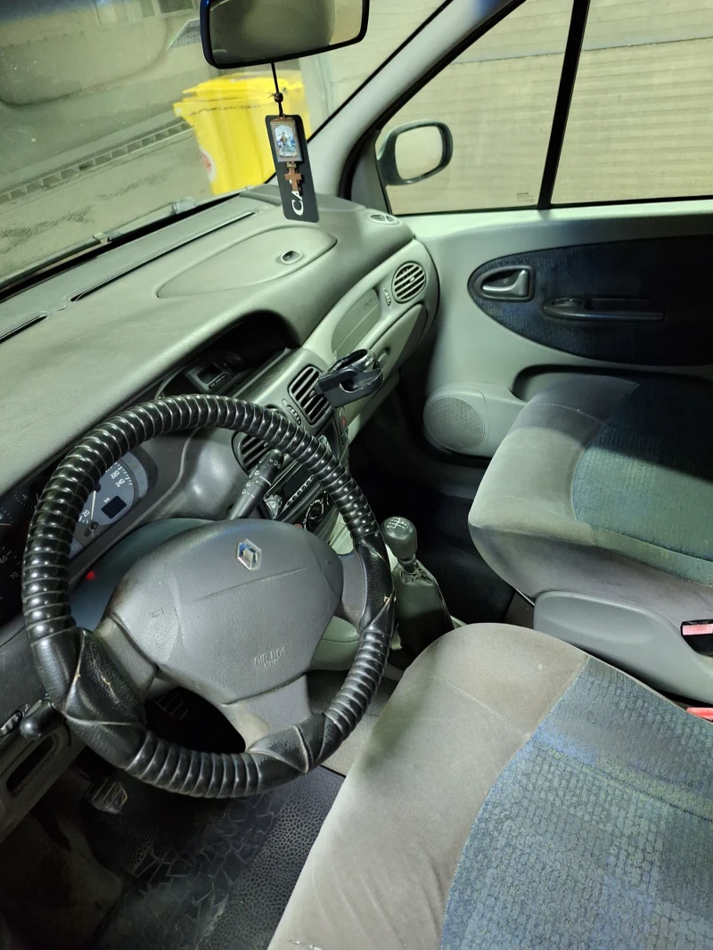 Renault Scenic, снимка 8 - Автомобили и джипове - 47193302