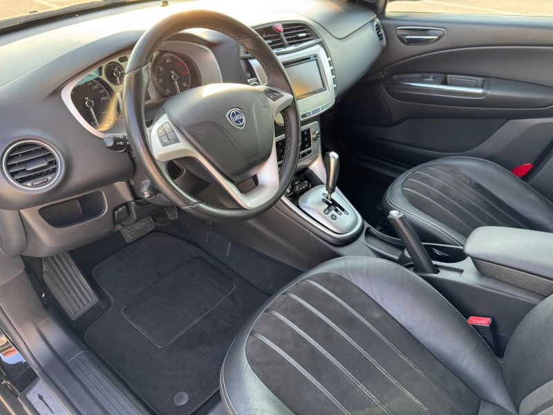 Lancia Delta 1.6 multi jet AUTOMAT , снимка 9 - Автомобили и джипове - 51450427