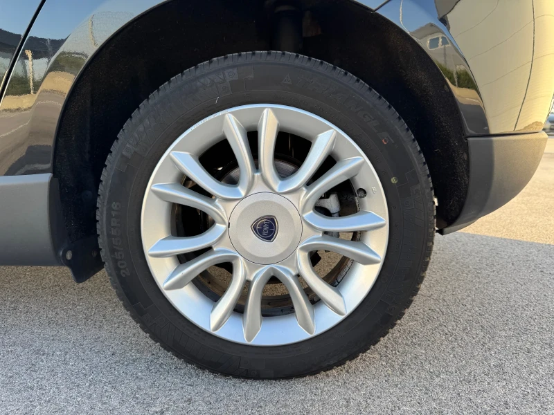 Lancia Delta 1.6 multi jet AUTOMAT , снимка 15 - Автомобили и джипове - 51450427