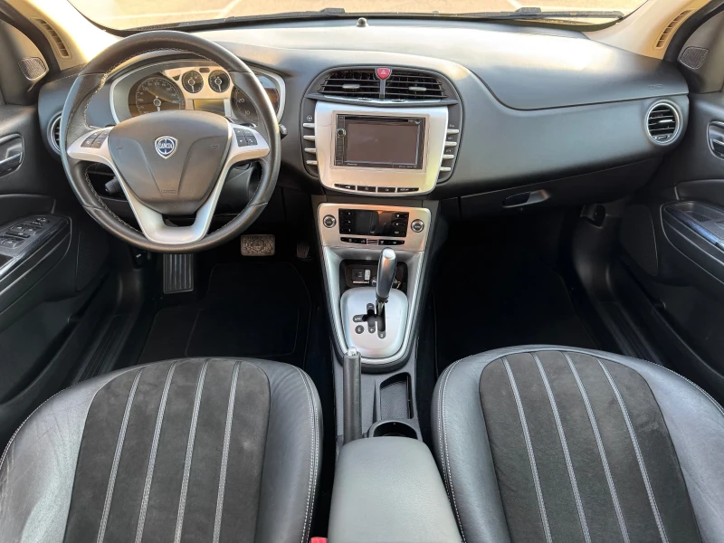 Lancia Delta 1.6 multi jet AUTOMAT , снимка 10 - Автомобили и джипове - 51450427