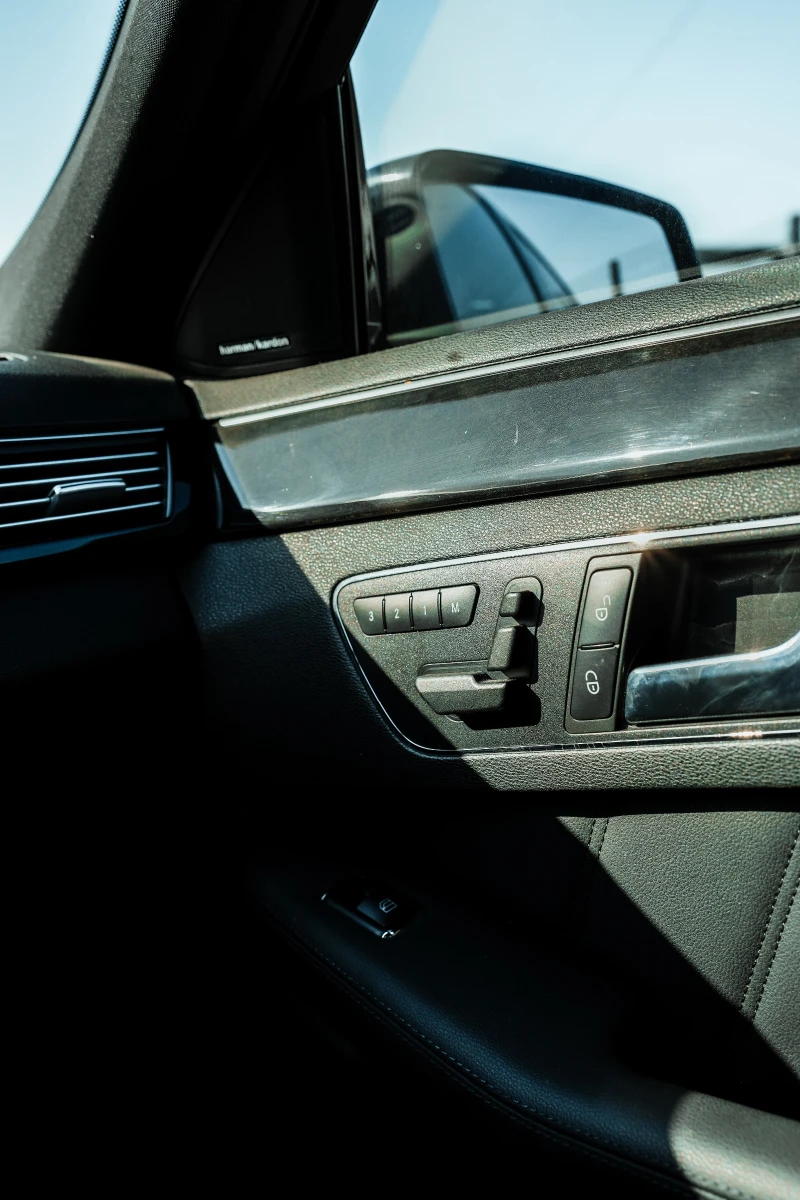 Mercedes-Benz E 500 550 LUXURY 4MATIC, снимка 9 - Автомобили и джипове - 52719472