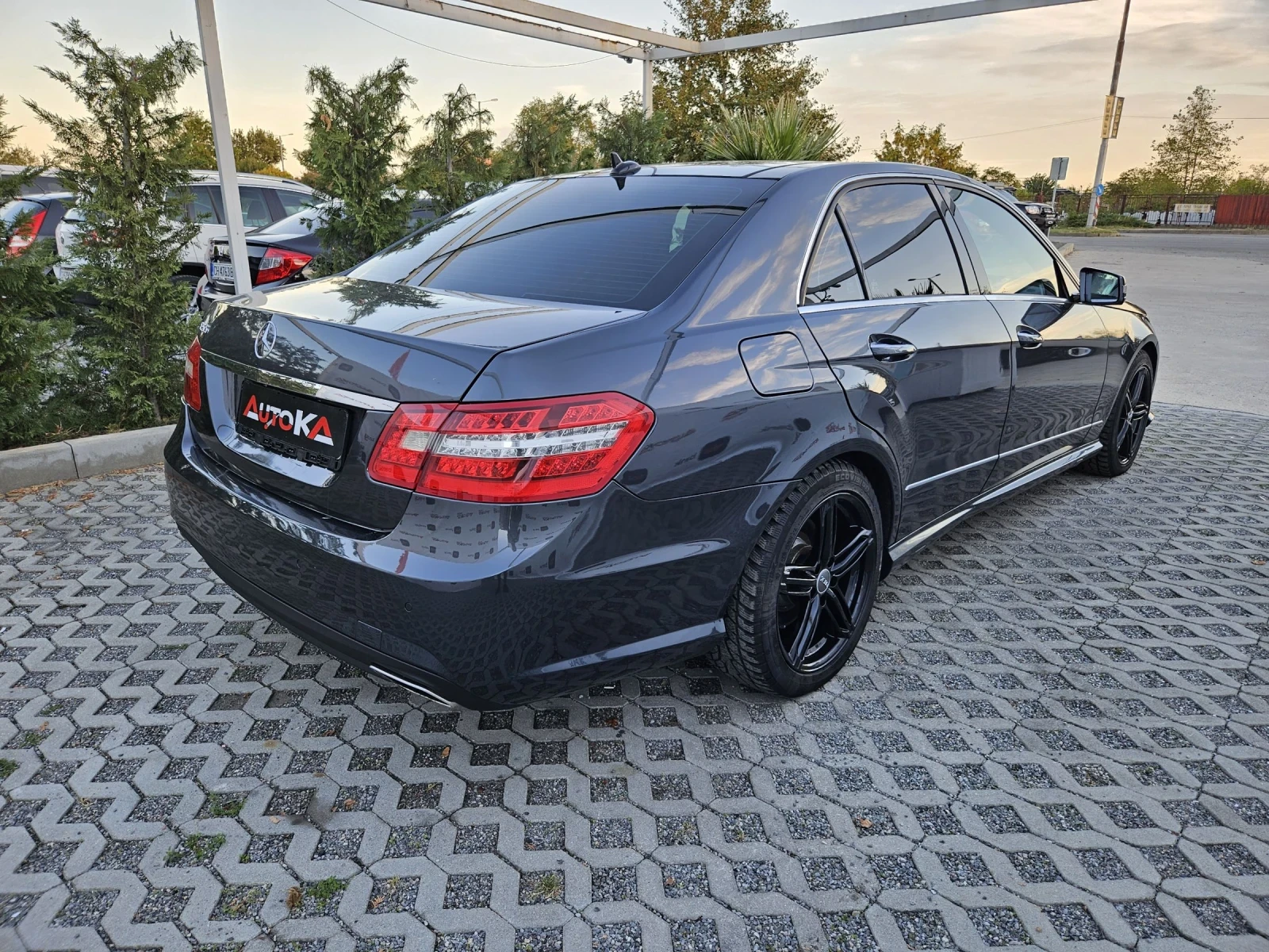 Mercedes-Benz E 500 5.5i-388кс= DISTRONIC= PANORAMA= ОБДУХВАНЕ - изображение 3