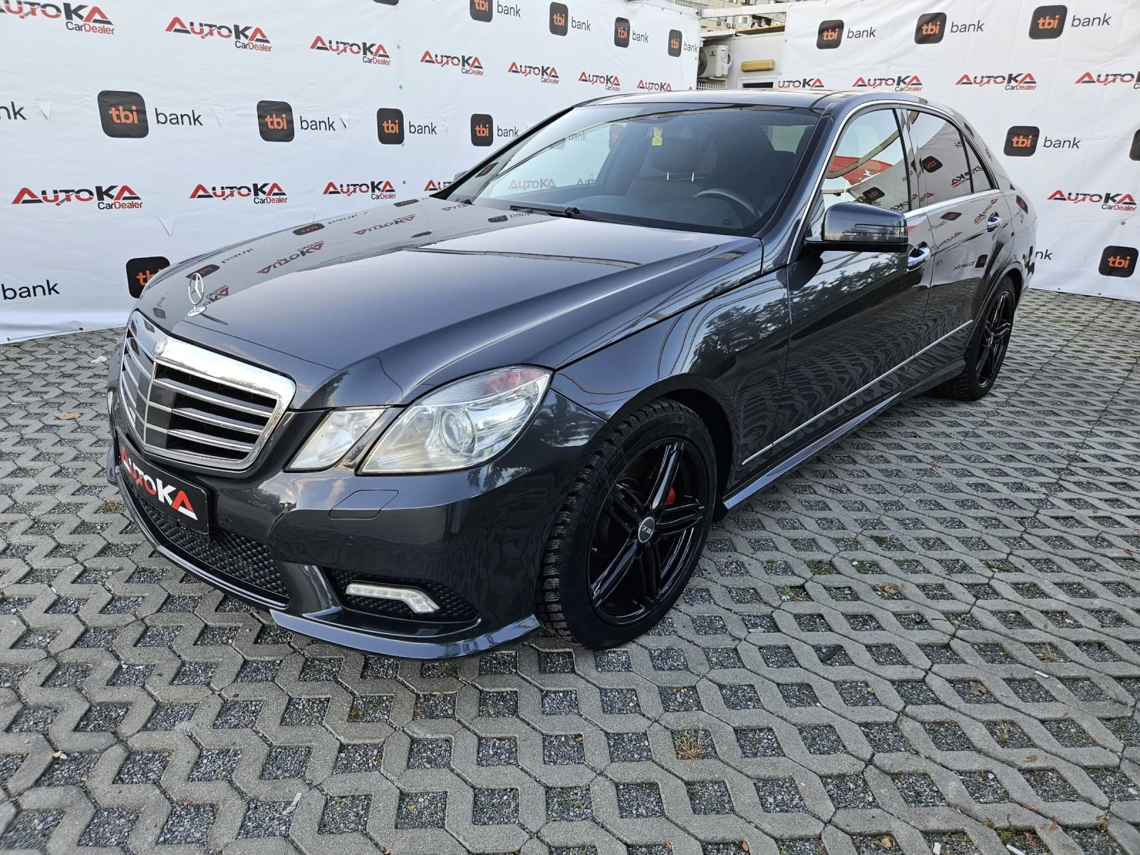 Mercedes-Benz E 500 5.5i-388кс= DISTRONIC= PANORAMA= ОБДУХВАНЕ - изображение 6