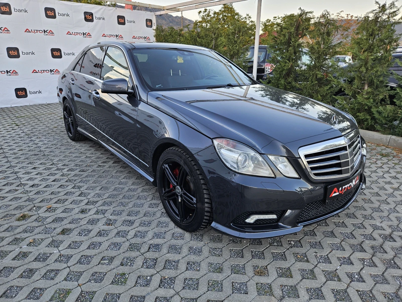 Mercedes-Benz E 500 5.5i-388кс= DISTRONIC= PANORAMA= ОБДУХВАНЕ - изображение 2