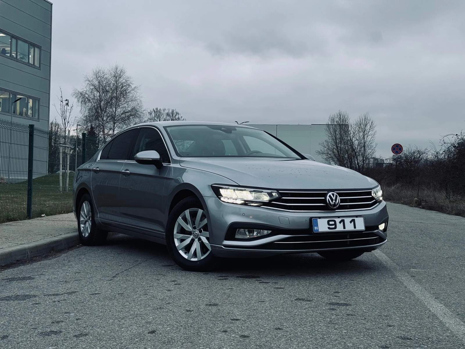 VW Passat 2.0 TDI / BUSINESS / Гаранция / 7 DSG / Facelift - изображение 3