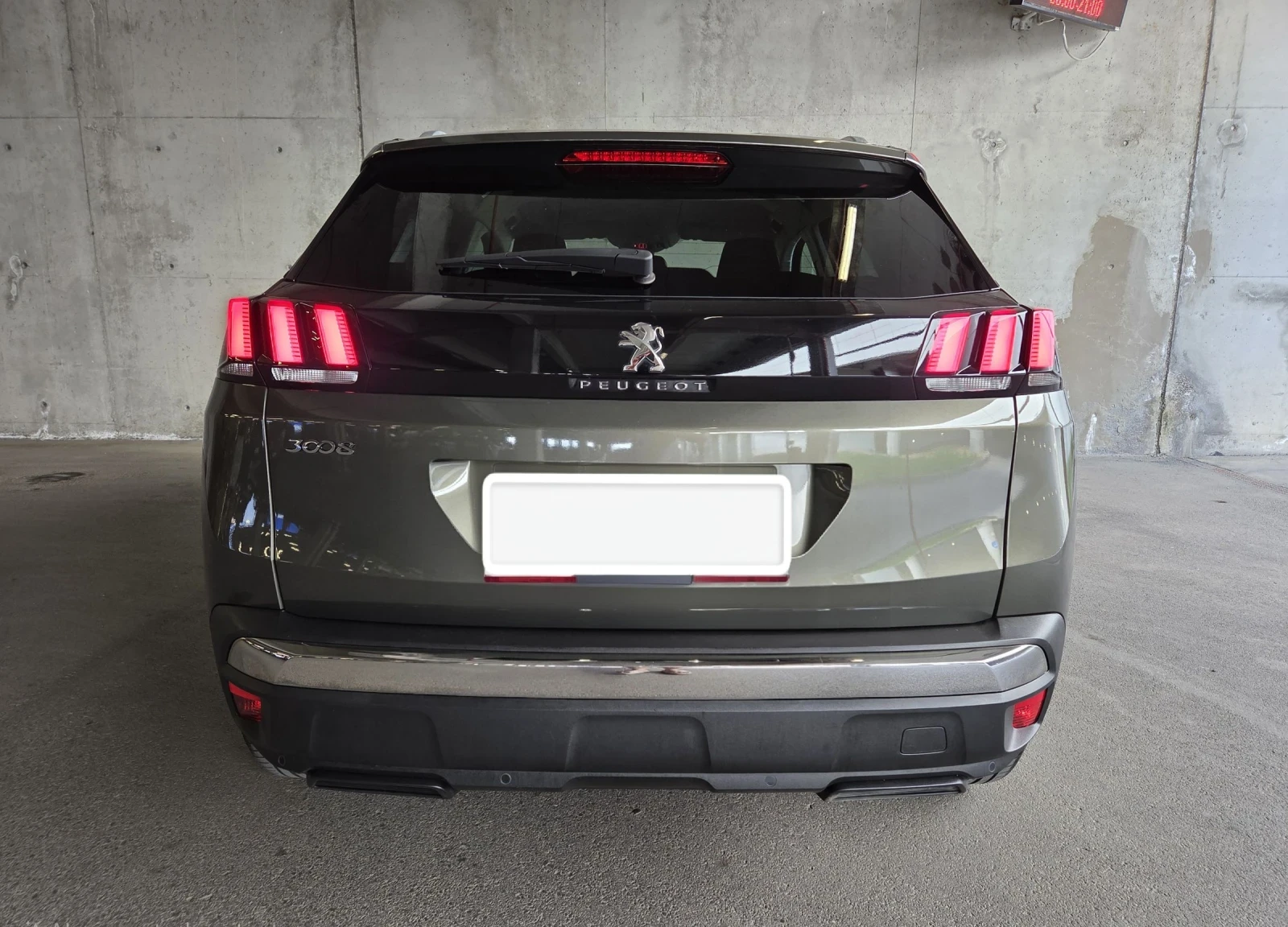 Peugeot 3008 1.2i, 130hp| Като нова!| Напълно обслужена| 6-ск. - изображение 4