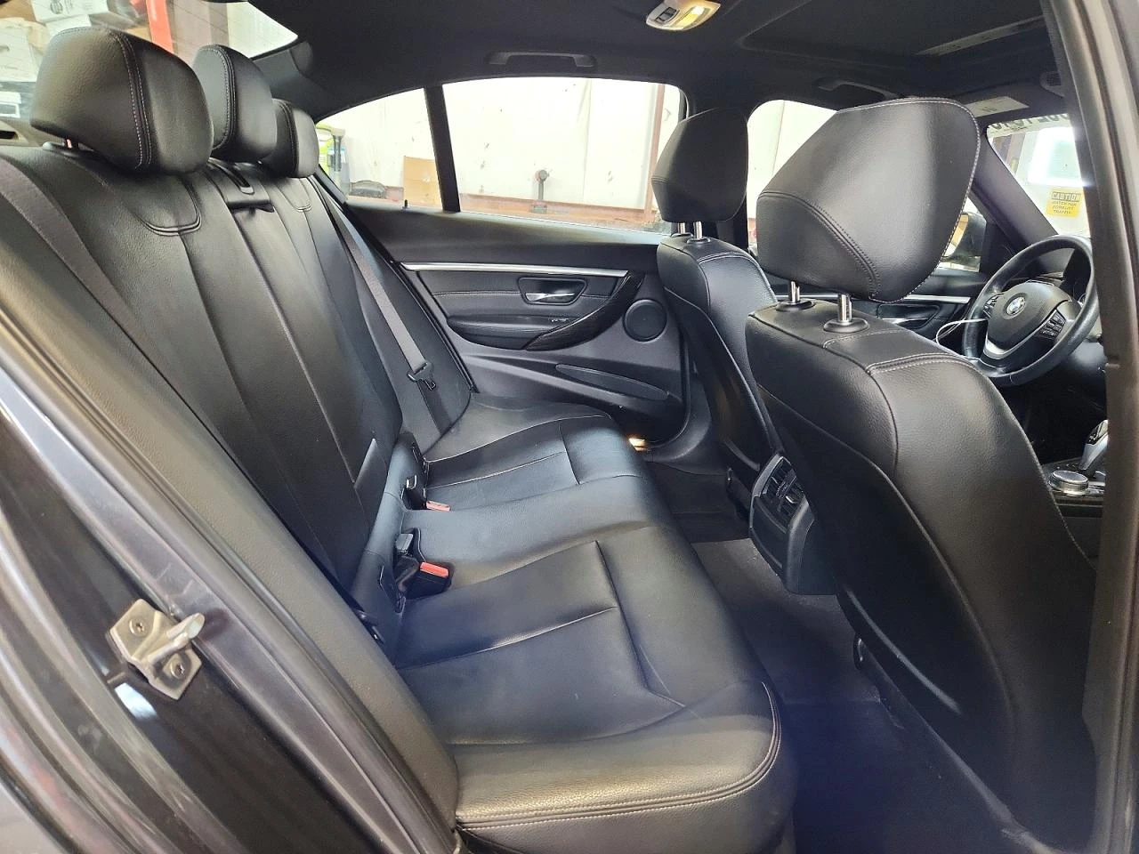 BMW 330 2.0l Xi, снимка 10 - Автомобили и джипове - 53816496