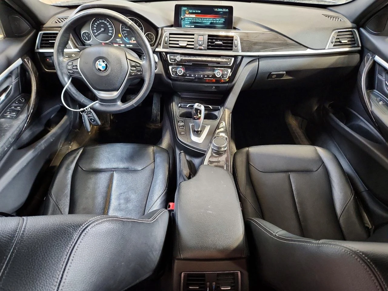 BMW 330 2.0l Xi, снимка 8 - Автомобили и джипове - 53816496