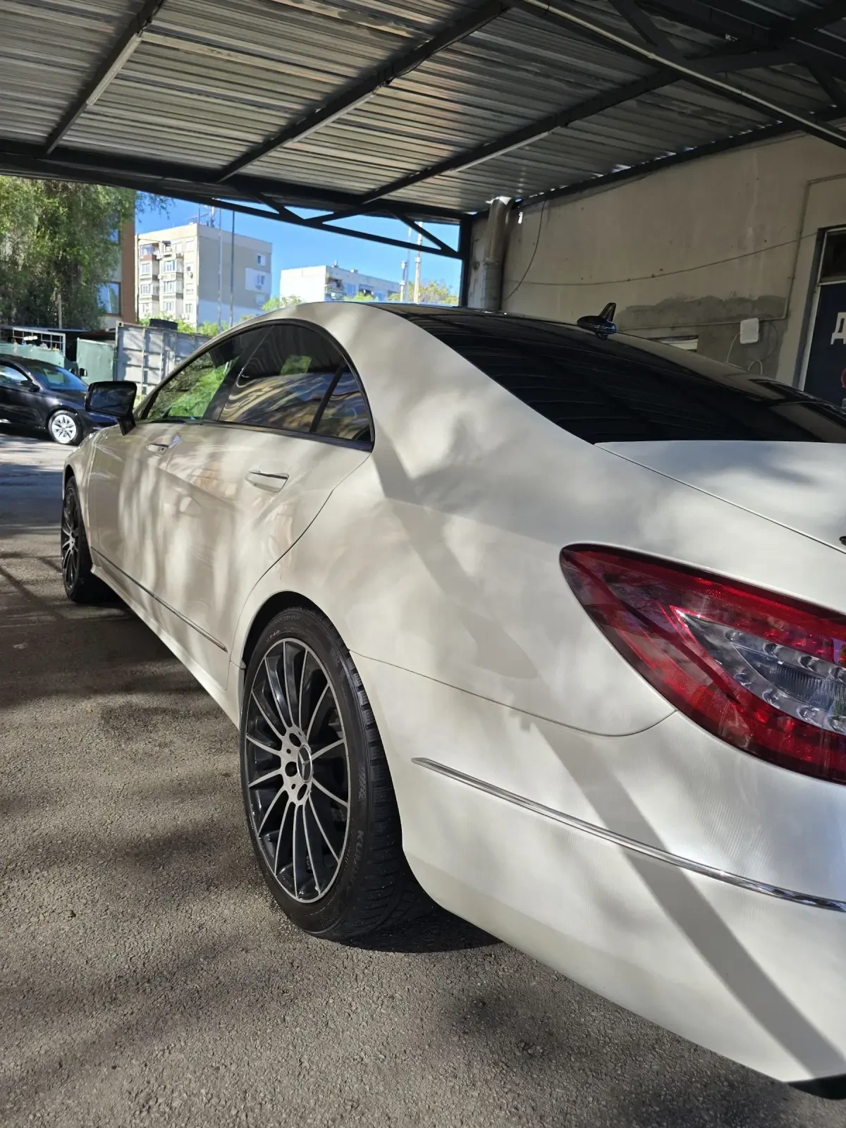 Mercedes-Benz CLS 350 Подгрев на 4 седалки, Keyless, Дистроник, Park Ass, снимка 6 - Автомобили и джипове - 54369090