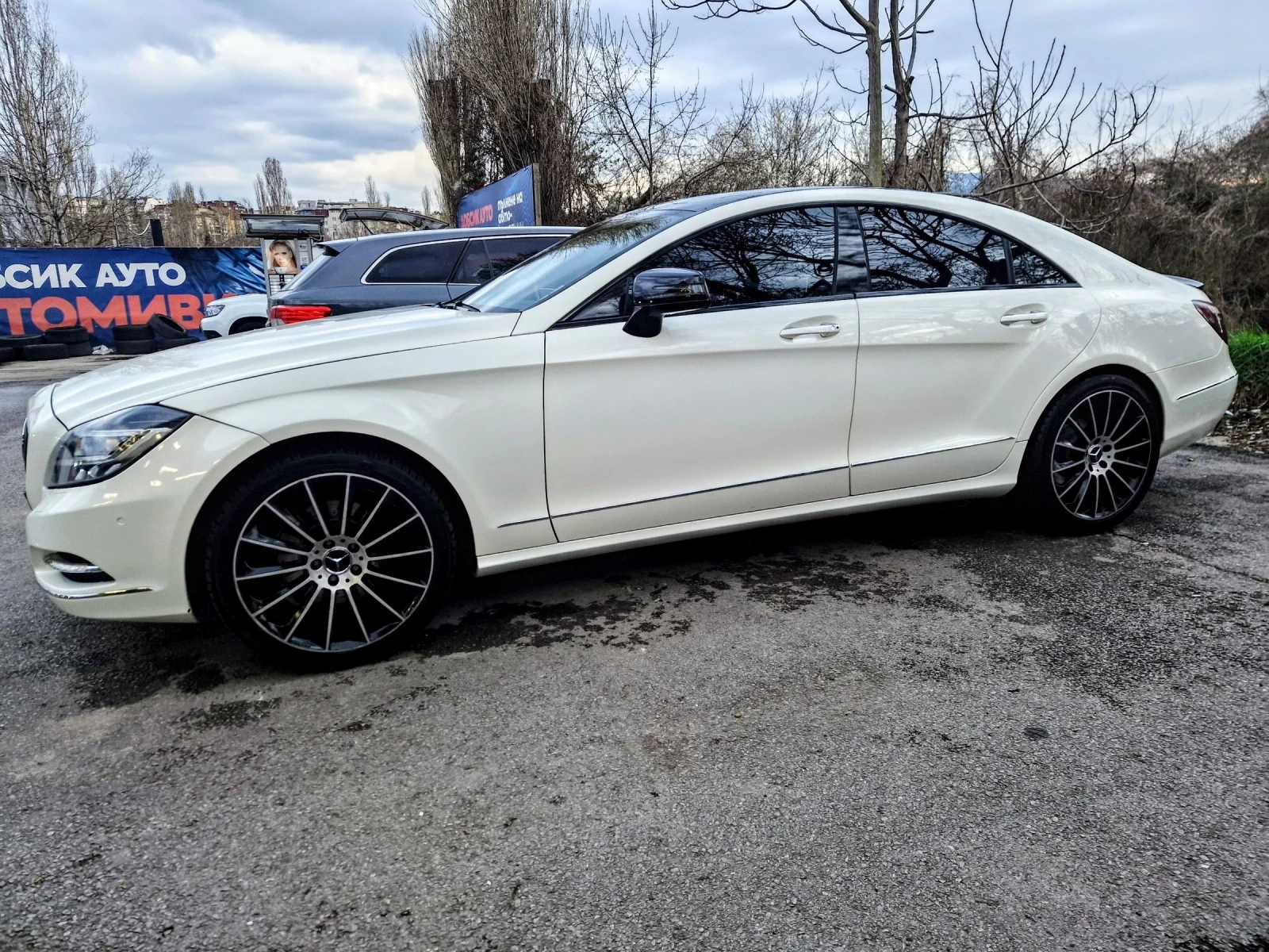 Mercedes-Benz CLS 350 Подгрев на 4 седалки, Keyless, Дистроник, Park Ass, снимка 2 - Автомобили и джипове - 54369090