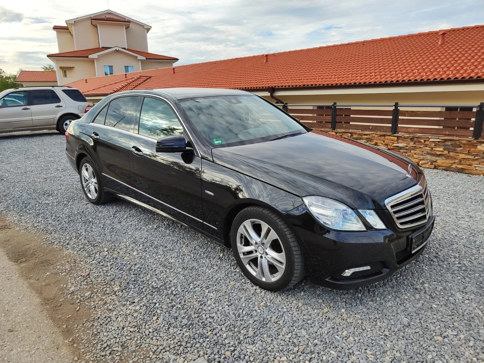 Mercedes-Benz E 200, снимка 5 - Автомобили и джипове - 54354288