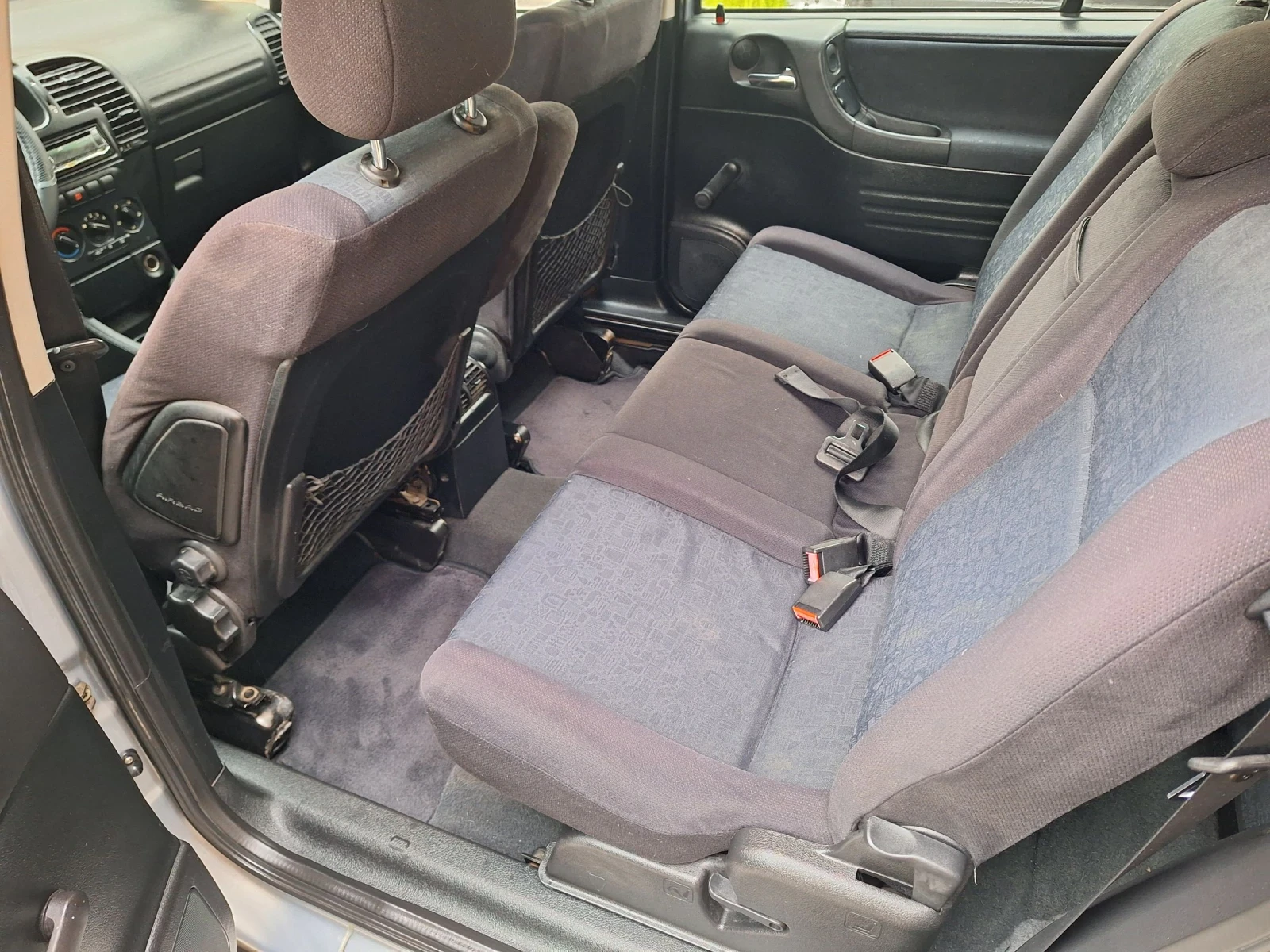 Opel Zafira 1.6 i, снимка 17 - Автомобили и джипове - 54563921