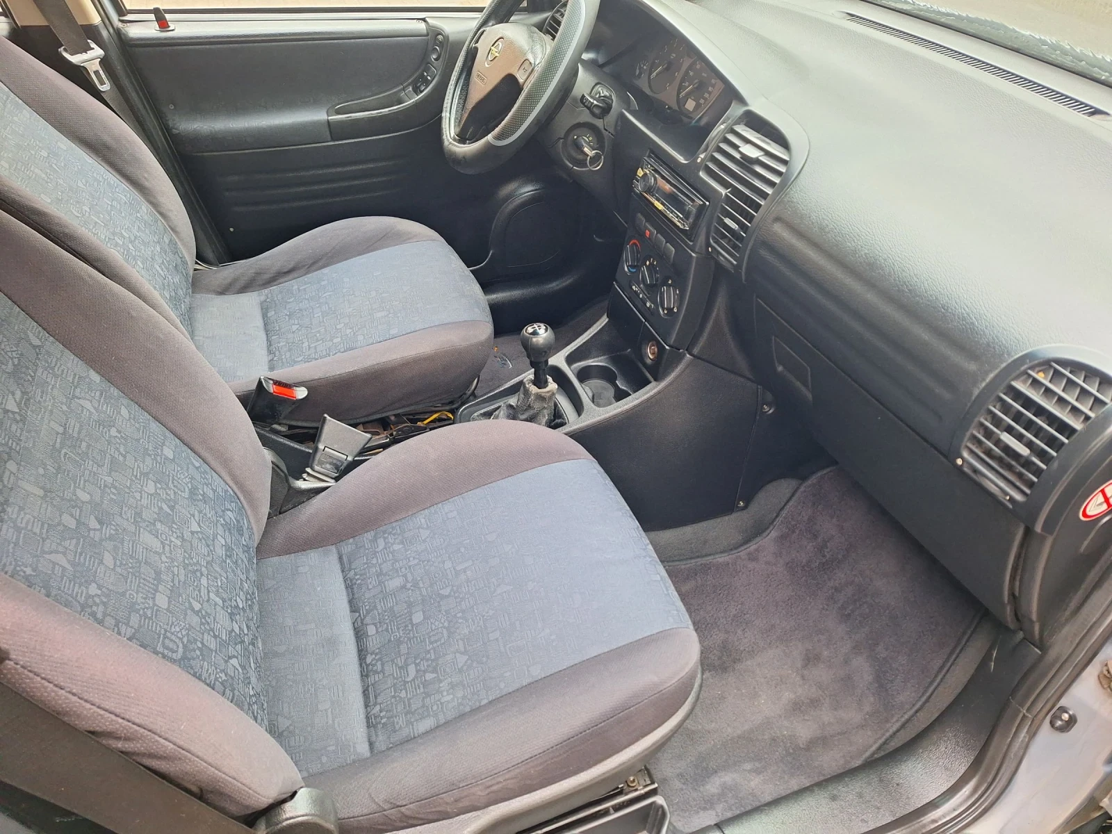 Opel Zafira 1.6 i, снимка 9 - Автомобили и джипове - 54563921