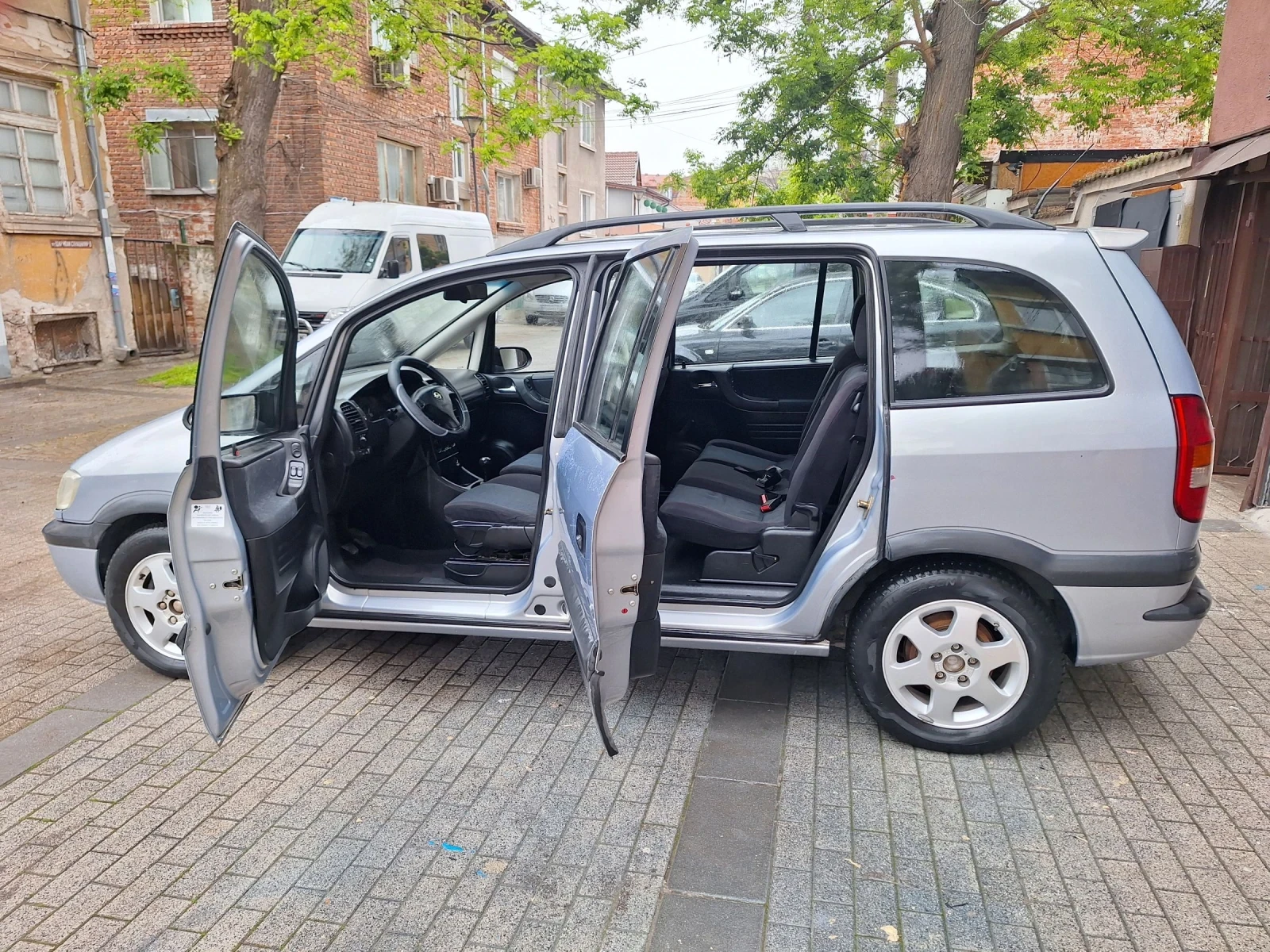 Opel Zafira 1.6 i, снимка 8 - Автомобили и джипове - 54563921