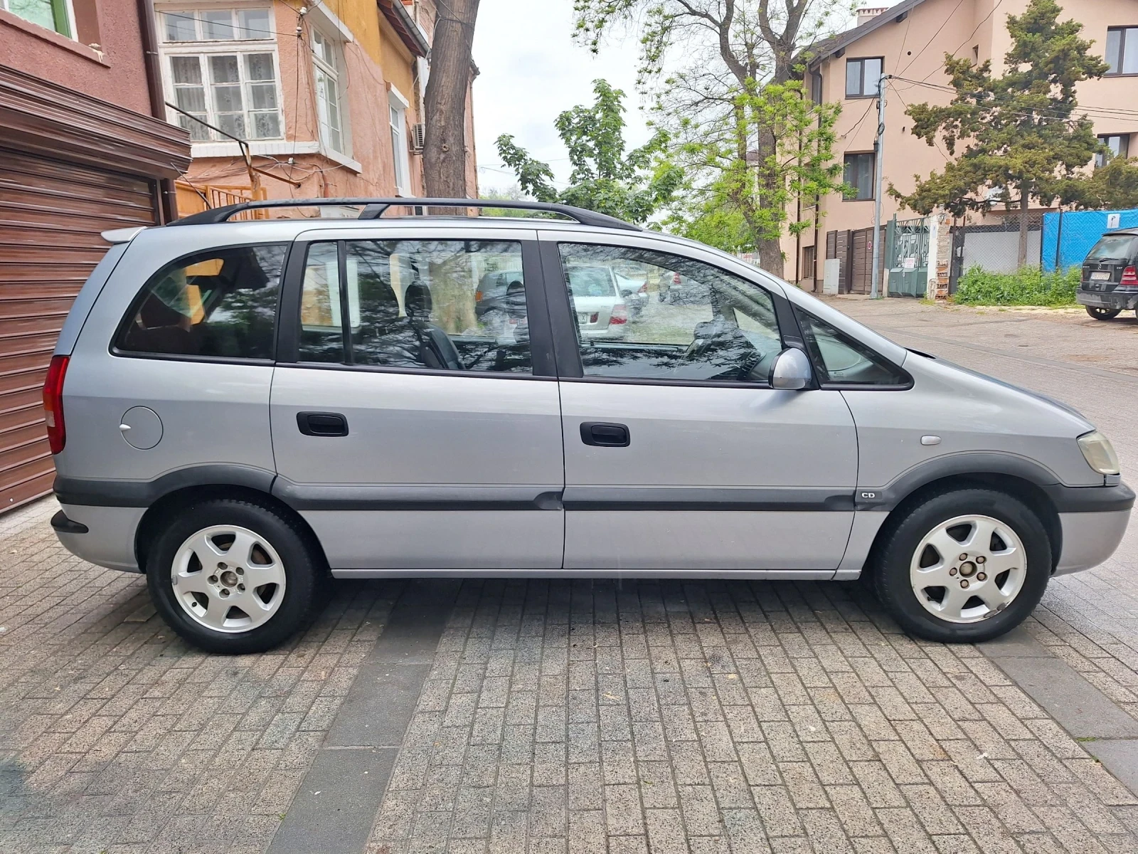 Opel Zafira 1.6 i, снимка 10 - Автомобили и джипове - 54563921