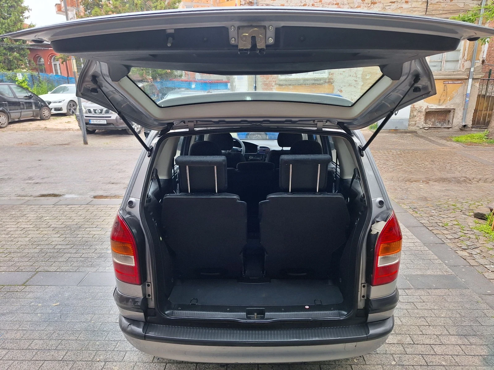 Opel Zafira 1.6 i, снимка 13 - Автомобили и джипове - 54563921
