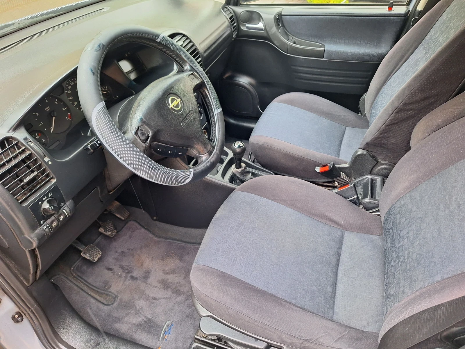 Opel Zafira 1.6 i, снимка 14 - Автомобили и джипове - 54563921
