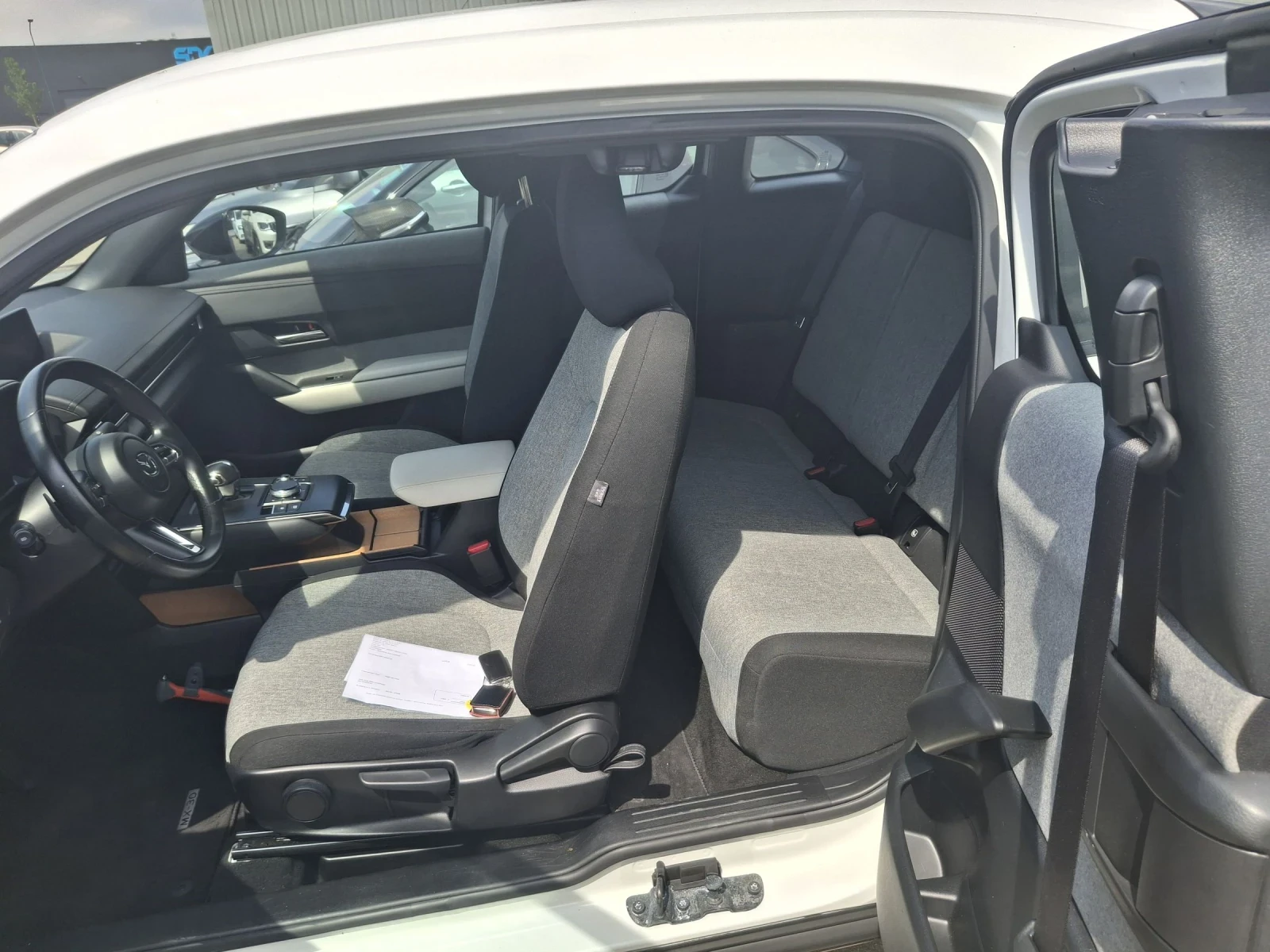 Mazda MX-30, снимка 5 - Автомобили и джипове - 54641540